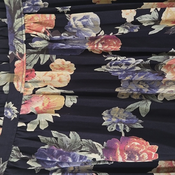Soprano Navy Floral Pleated Skirt Size Small - Picture 4 of 4